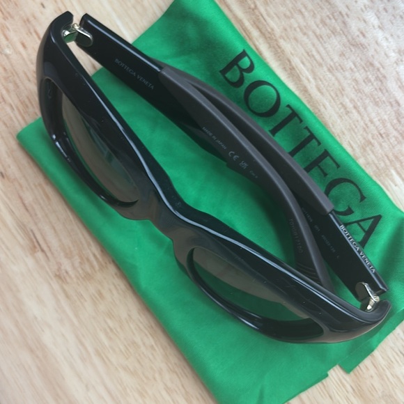 Bottega Veneta Black Sunglasses - Picture 2 of 8